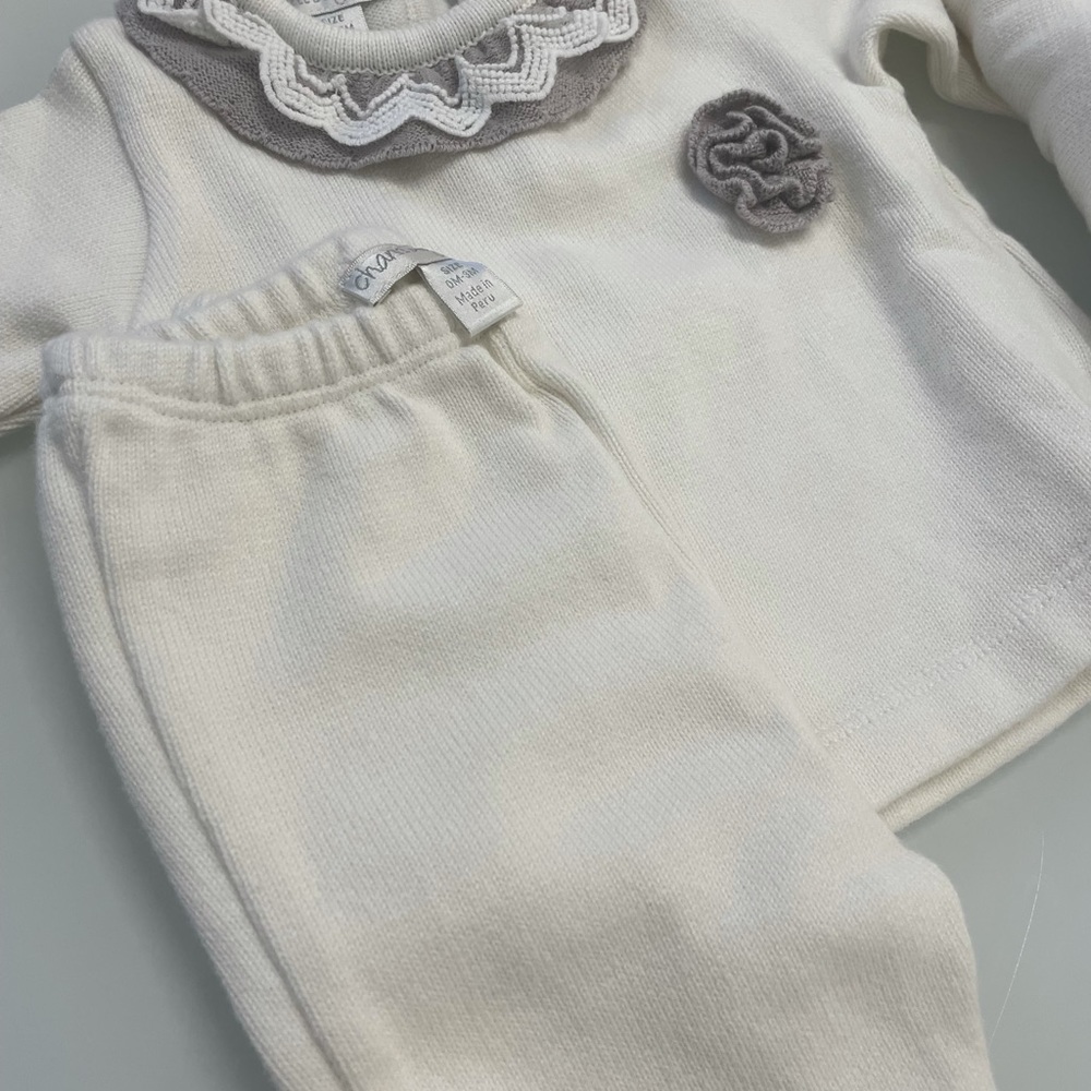 Newborn white grey set sweater pants and matching blanket flower design 0-3m